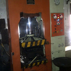 100 Ton Automatic Bakelite Press in Delhi